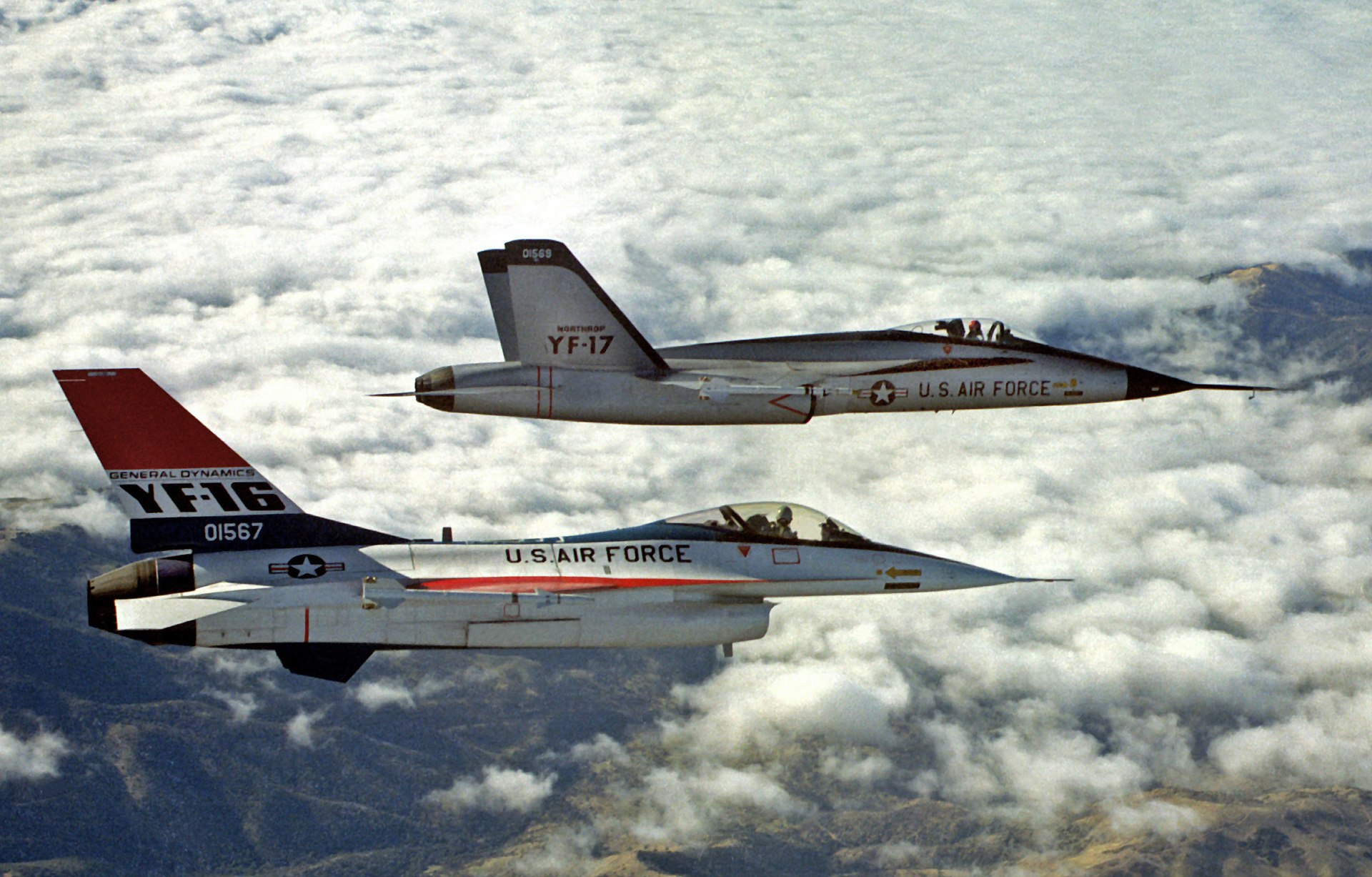US Air Force - http://www.dodmedia.osd.mil/Assets/1982/Air_Force/DF-SC-82-06297.JPEG, public domain, https://commons.wikimedia.org/w/index.php?curid=4683275
