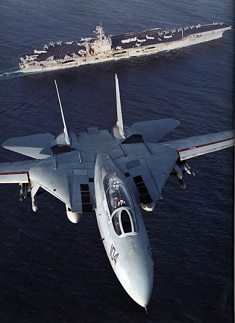 F-14A und USS Carl Vinson (CVN-70) von  US Navy, Gemeinfrei