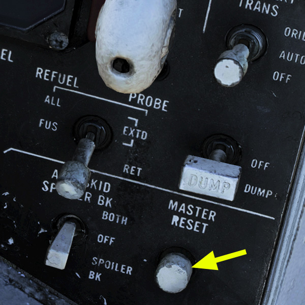 Master Reset drücken, Bild von kaltokri, Gemeinfrei