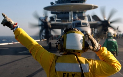 Deck Operation auf einem Flugzeugträger