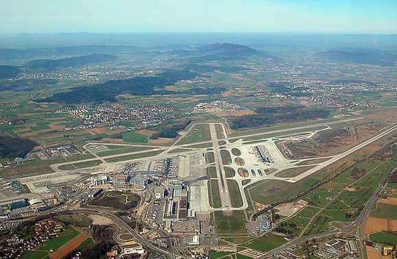 Zurich Airport Runway System, By Marc Michel, CC BY-SA 3.0